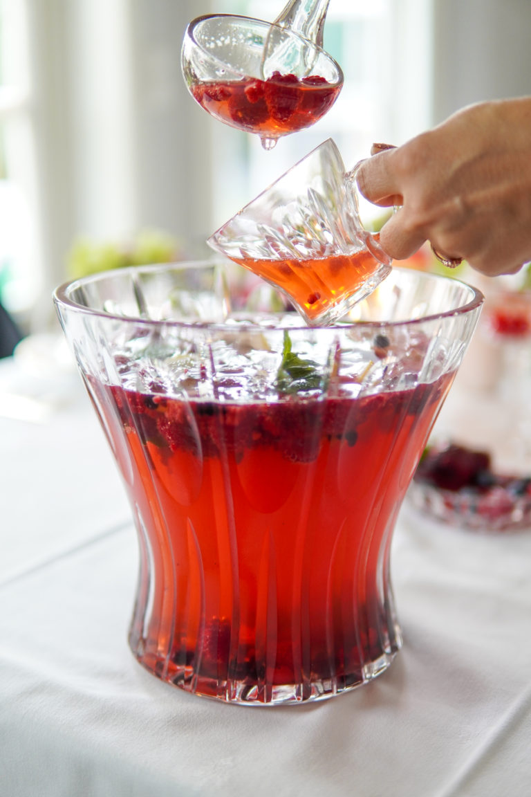 Tischdeko für den August - Hortensien und Beeren - Deko-Hus